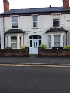 4 bedroom semi-detached house to rent, West Parade, Lincoln