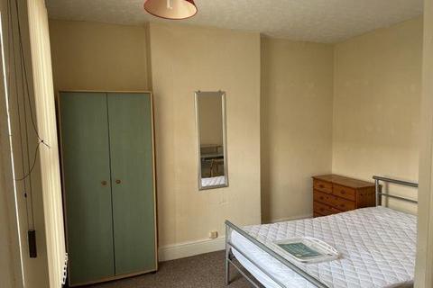 4 bedroom semi-detached house to rent, West Parade, Lincoln