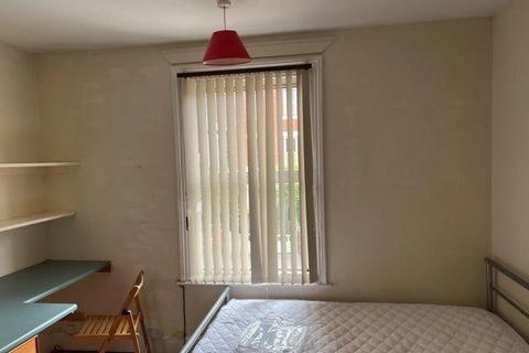 4 bedroom semi-detached house to rent, West Parade, Lincoln