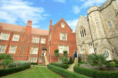 2 bedroom apartment to rent, Tudor Court, The Galleries, Warley, CM14