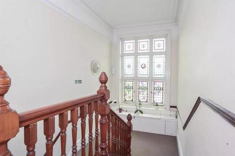 2 bedroom apartment to rent, Dyke Road Avenue, Brighton BN1