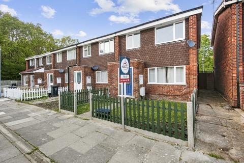 3 bedroom terraced house to rent, Copper Beech Close, Ilford IG5
