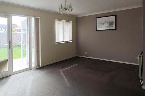 3 bedroom end of terrace house to rent, Scafell Road, Slough