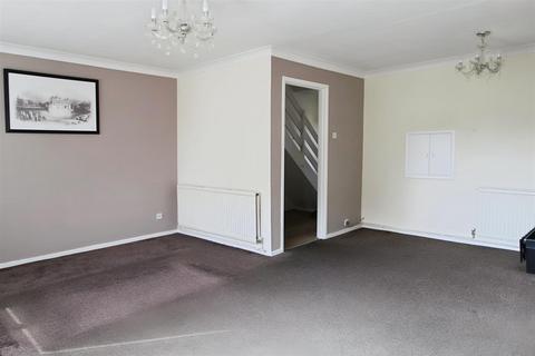3 bedroom end of terrace house to rent, Scafell Road, Slough