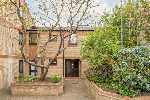 101 Caledonian Wharf, London, E14 3EN