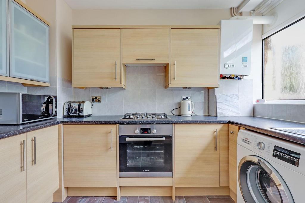 02-7db9 JHProp World - 2 Maybourne Close - 4-medium.