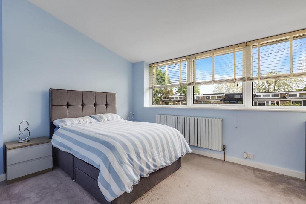 08-8ba8 JHProp World - 2 Maybourne Close - 22-medium