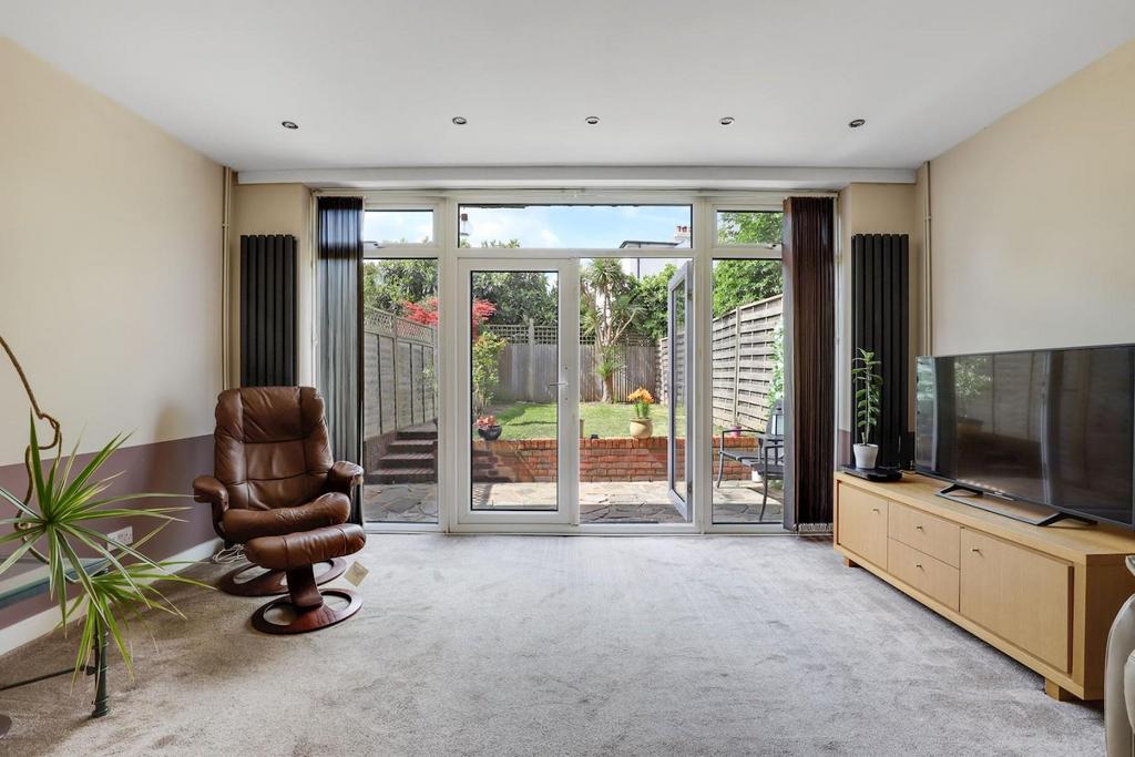 04-f5d2 JHProp World - 2 Maybourne Close - 10-medium