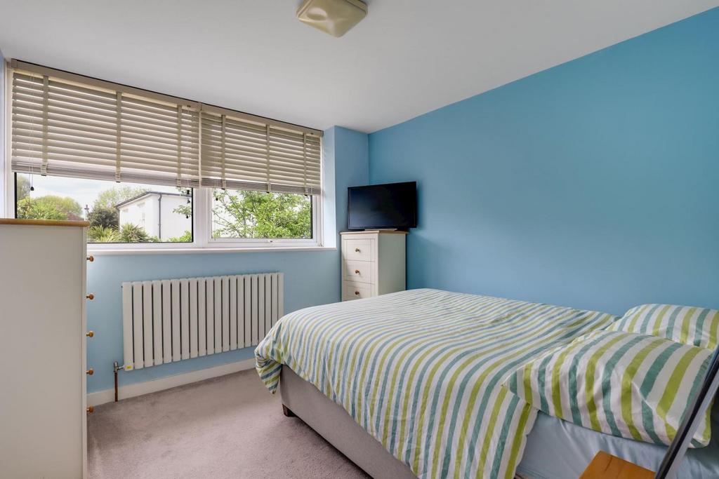12-1ecd JHProp World - 2 Maybourne Close - 34-medium