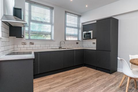 5 bedroom flat to rent, Flat 2, 72 Lower Parliament Street