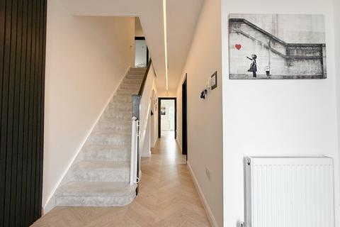 76 Parkway, Romford, RM2 5PL