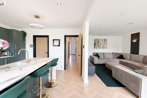 76 Parkway, Romford, RM2 5PL