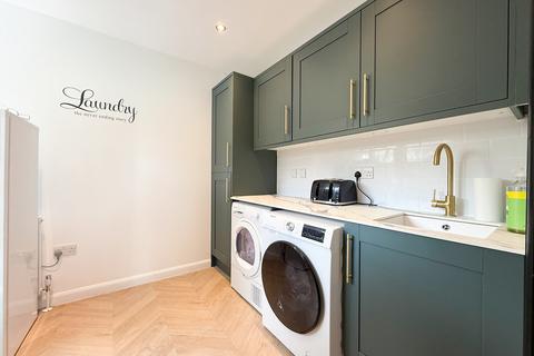 76 Parkway, Romford, RM2 5PL