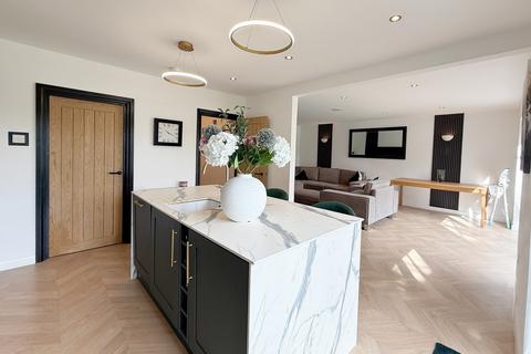 76 Parkway, Romford, RM2 5PL