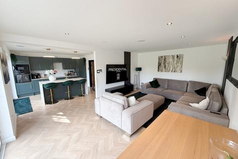 76 Parkway, Romford, RM2 5PL