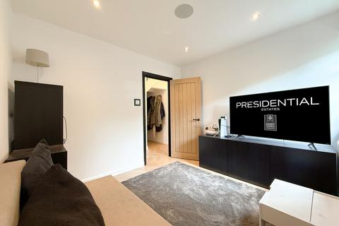 76 Parkway, Romford, RM2 5PL