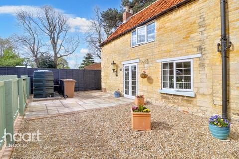2 bedroom cottage for sale, High Street, Leadenham