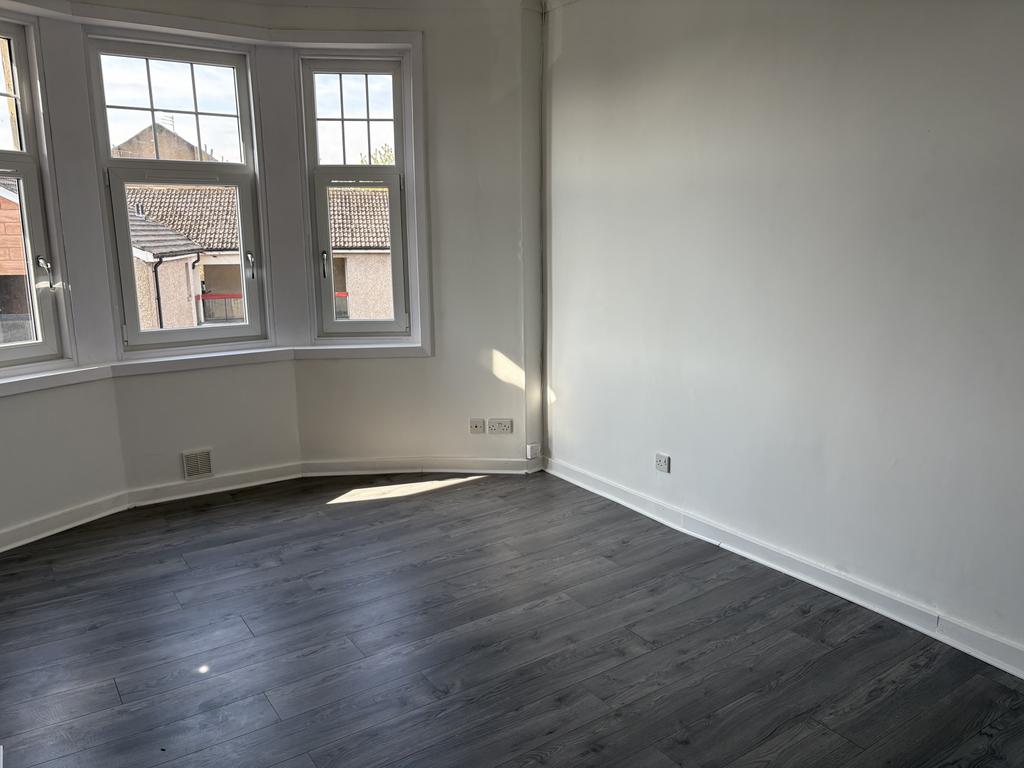 1 Bedroom Top Floor Flat
