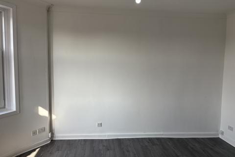 1 bedroom flat to rent, 98 Causeyside Street, Flat 3/3, PA1 1TX