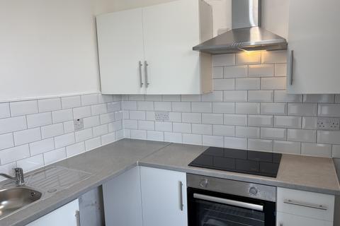 1 bedroom flat to rent, 98 Causeyside Street, Flat 3/3, PA1 1TX