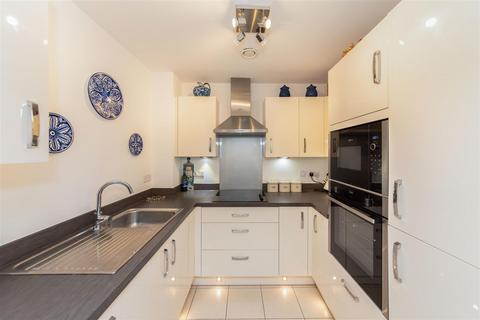 1 bedroom apartment for sale, Mountbatton House, Hempstead Road, Hemel Hemp, HP3 0HE