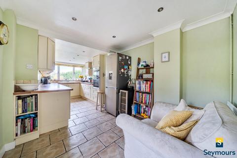 104 Broad Street, Wood Street Village, Guildford, GU3 3BE