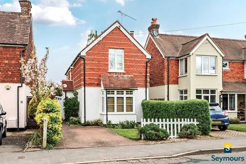104 Broad Street, Wood Street Village, Guildford, GU3 3BE