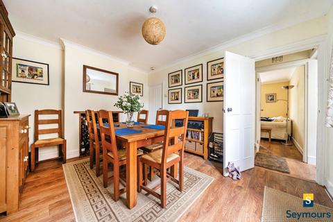 104 Broad Street, Wood Street Village, Guildford, GU3 3BE