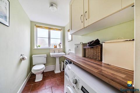 104 Broad Street, Wood Street Village, Guildford, GU3 3BE
