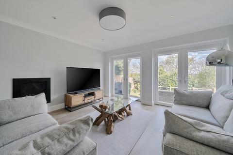 undefined, Woodmancourt, Surrey GU7