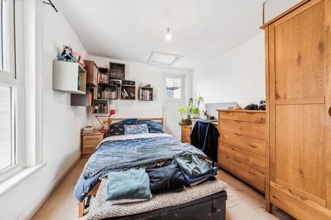 84 Biscay Road, London, W6 8JN
