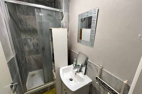 1 bedroom house of multiple occupation to rent, High Street, Chatham, ME4