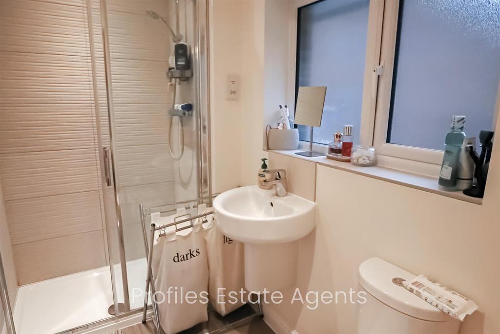 En-suite shower (rear).