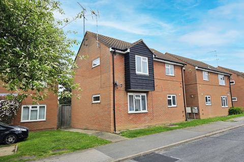 69 Bardfield Way, Rayleigh, SS6 9HE