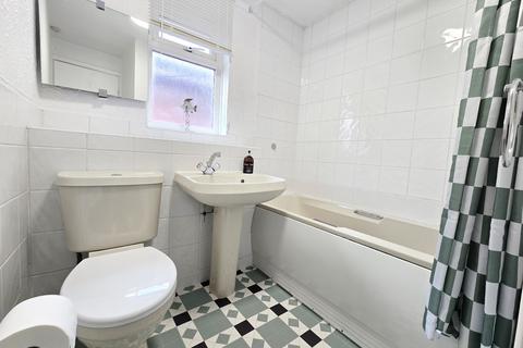 69 Bardfield Way, Rayleigh, SS6 9HE