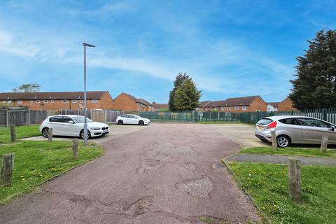 69 Bardfield Way, Rayleigh, SS6 9HE
