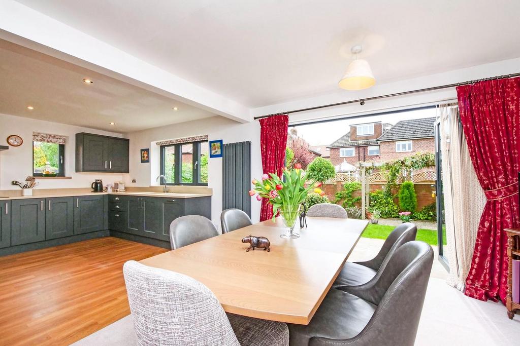 Kitchen/Dining Area