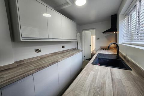 2 bedroom terraced house to rent, Victoria Street, Stoke-on-Trent, ST4