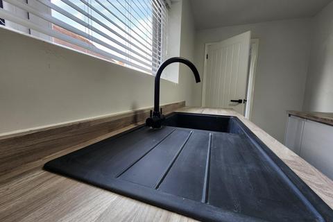 2 bedroom terraced house to rent, Victoria Street, Stoke-on-Trent, ST4