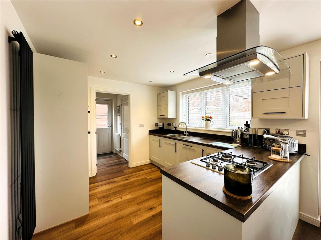 Kitchen2.jpg