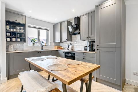14 Harris Hill, Basingstoke, RG22 4UH