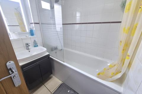 3 bedroom end of terrace house to rent, Kennett Green, Kings Heath, Northampton, NN5