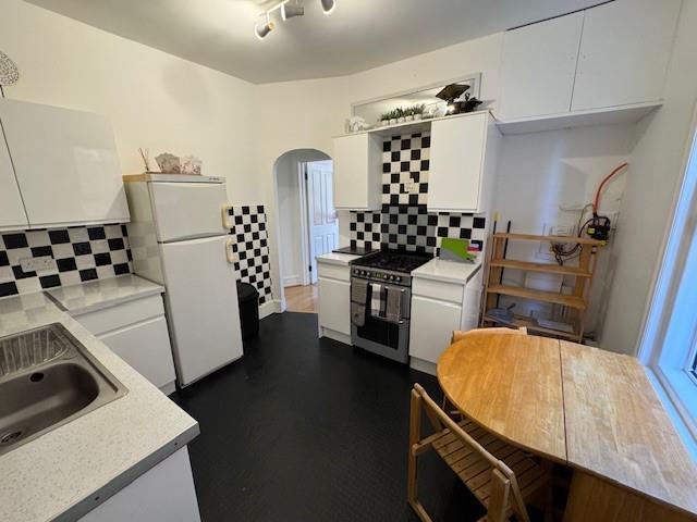 Kitchen 2.jpg