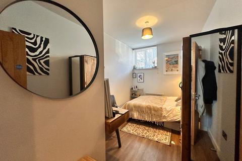 5 bedroom flat to rent, Flat 1, 72 Lower Parliament Street