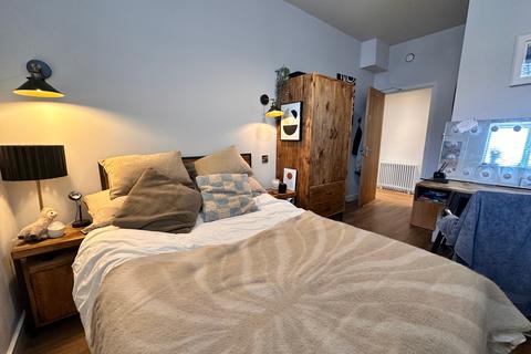 5 bedroom flat to rent, Flat 1, 72 Lower Parliament Street