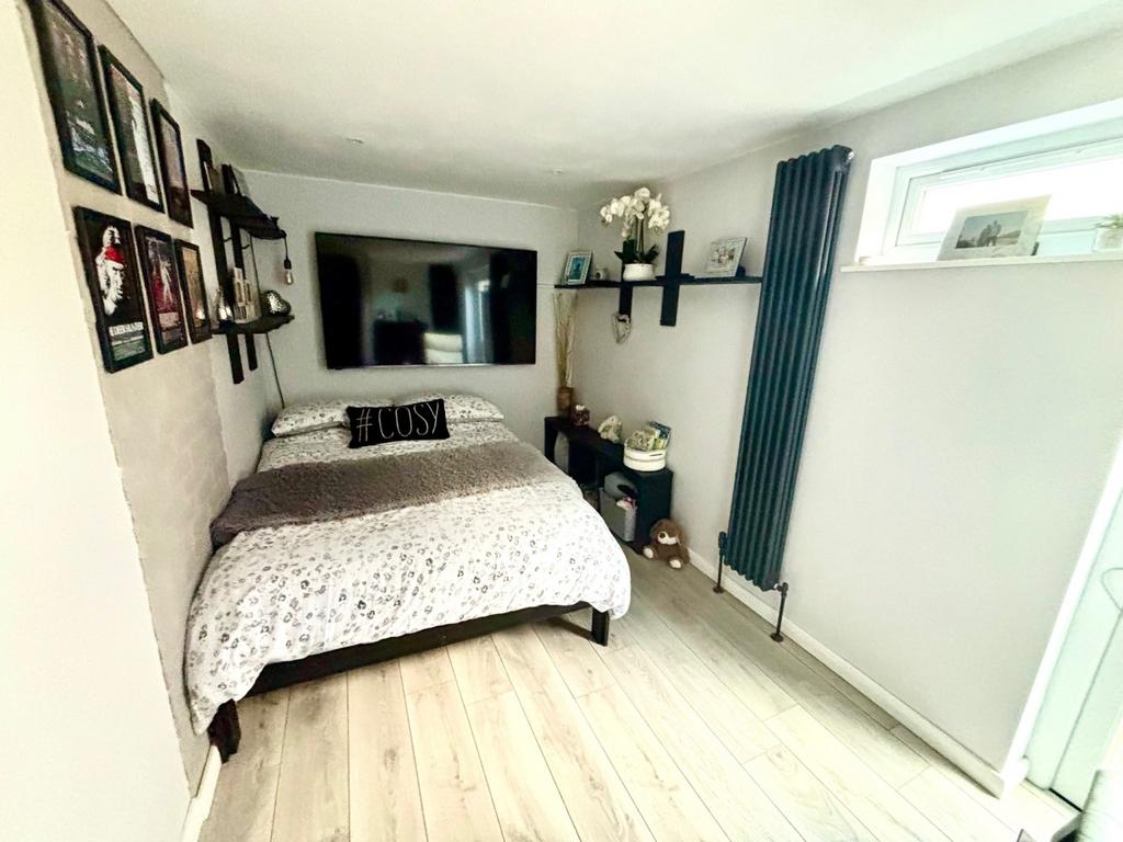 Bed 5-Garage