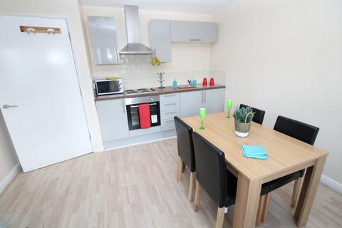 2 bedroom flat share to rent, Bodmin Grove, B7 - 8-8 Viewings