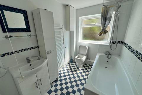 3 bedroom townhouse to rent, Russell Court,  Chesham,  HP5