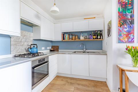 2 bedroom flat for sale, Marine Square, Brighton