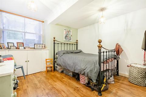 2 bedroom flat for sale, Marine Square, Brighton
